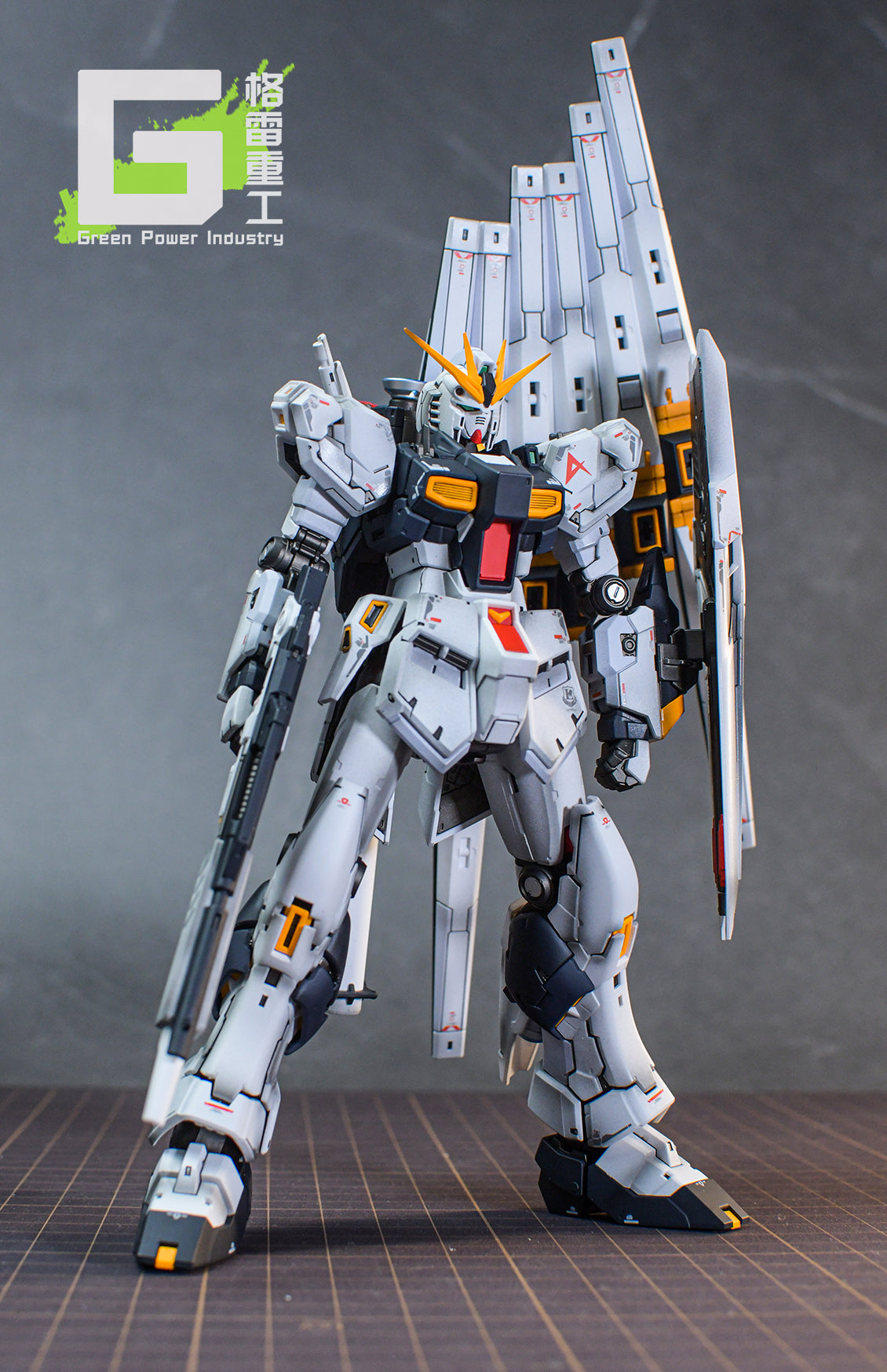 BANDAI RG RX-93 V(Nu) GUNDAM SHADOW EFFECT