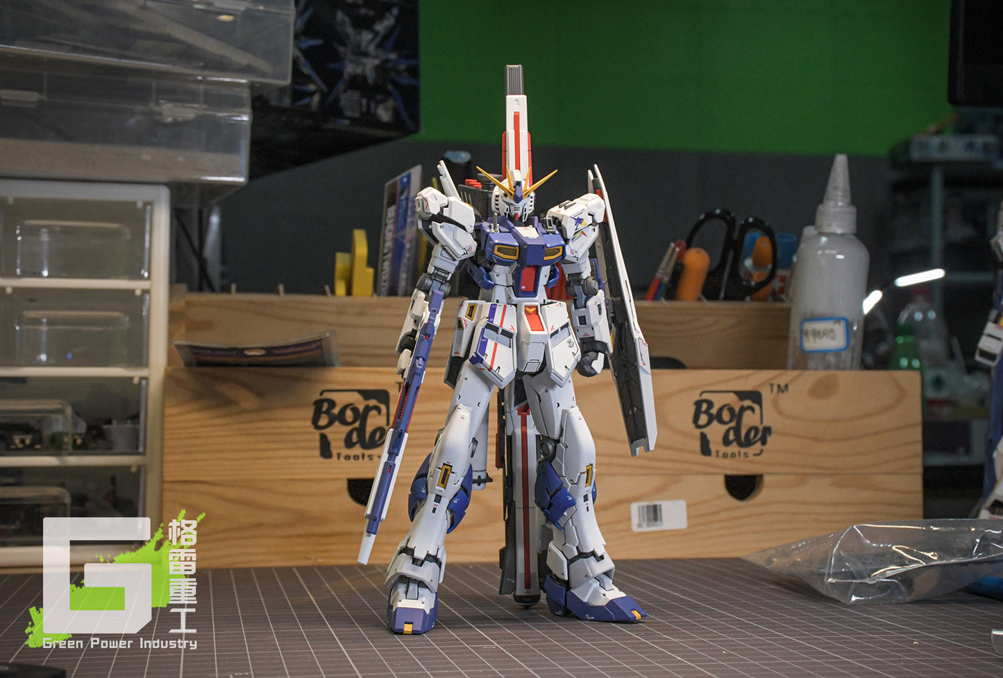 BANDAI RG RX-93FF V(Nu) GUNDAM