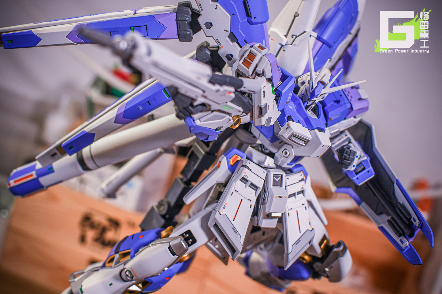 BANDAI RG RX-93-V2 HI-V GUNDAM