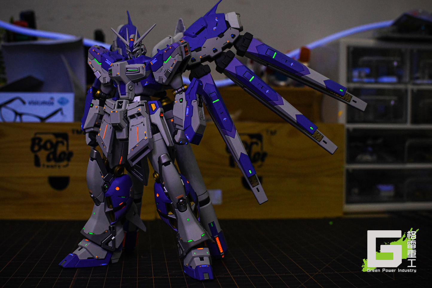 BANDAI RG RX-93-V2 HI-V(Nu) GUNDAM