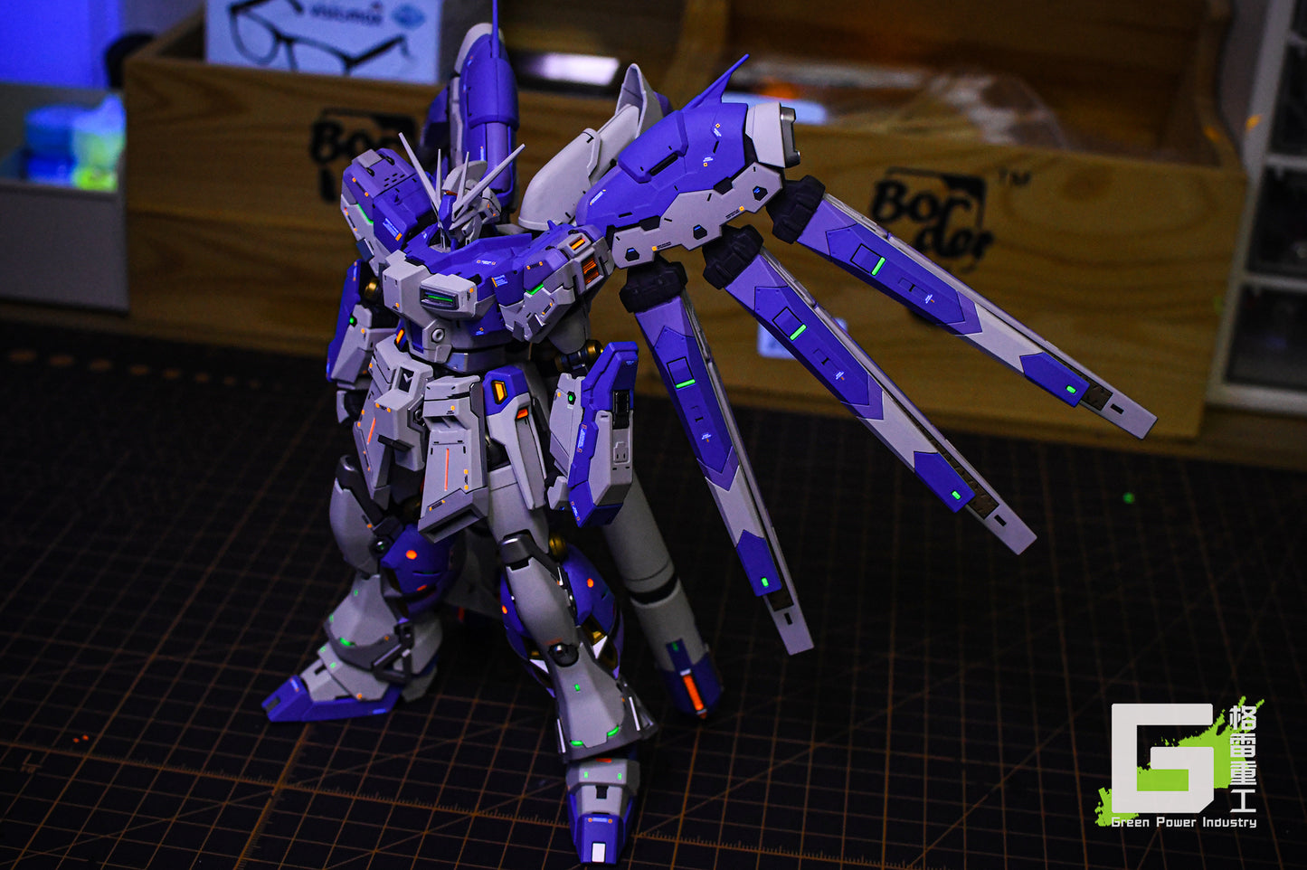 BANDAI RG RX-93-V2 HI-V(Nu) GUNDAM