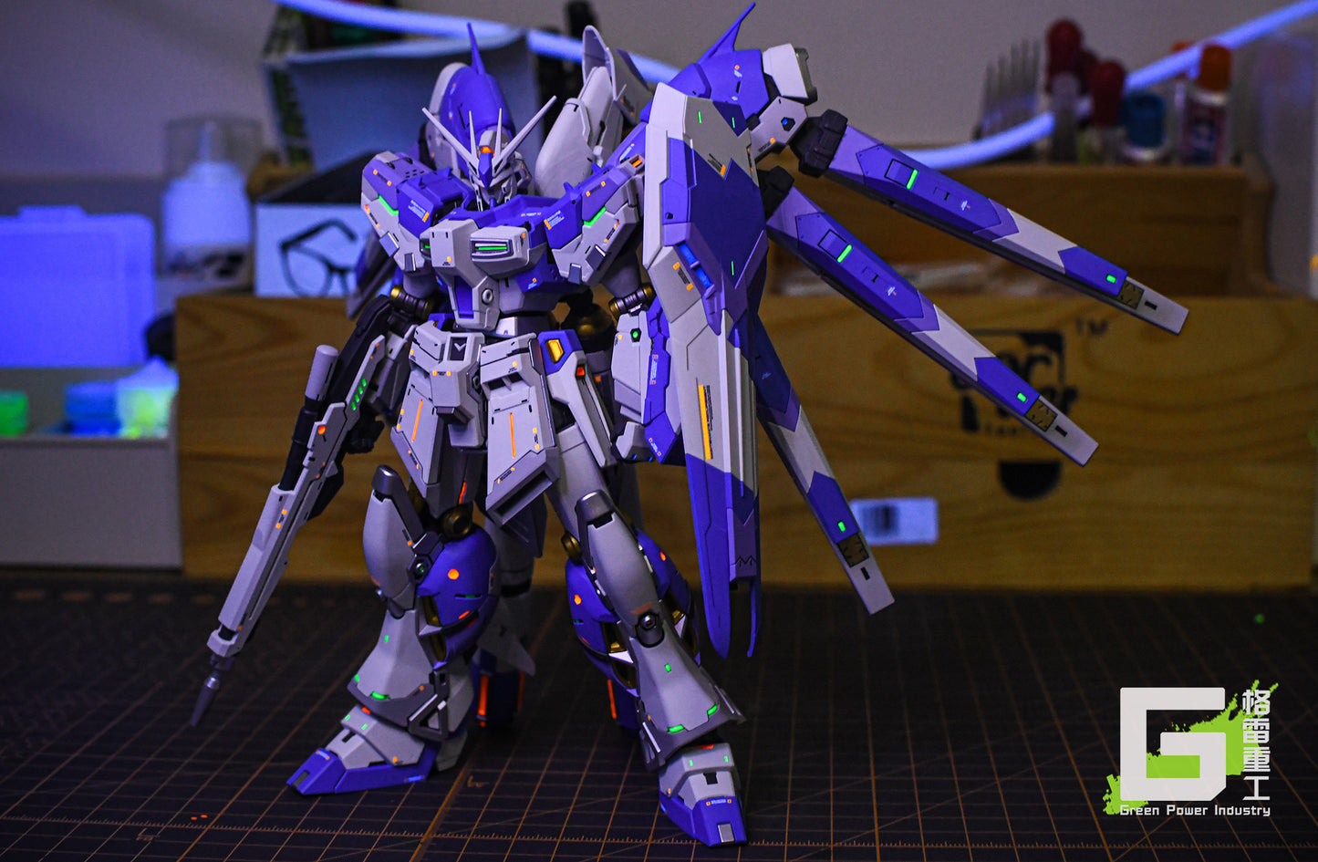 BANDAI RG RX-93-V2 HI-V(Nu) GUNDAM