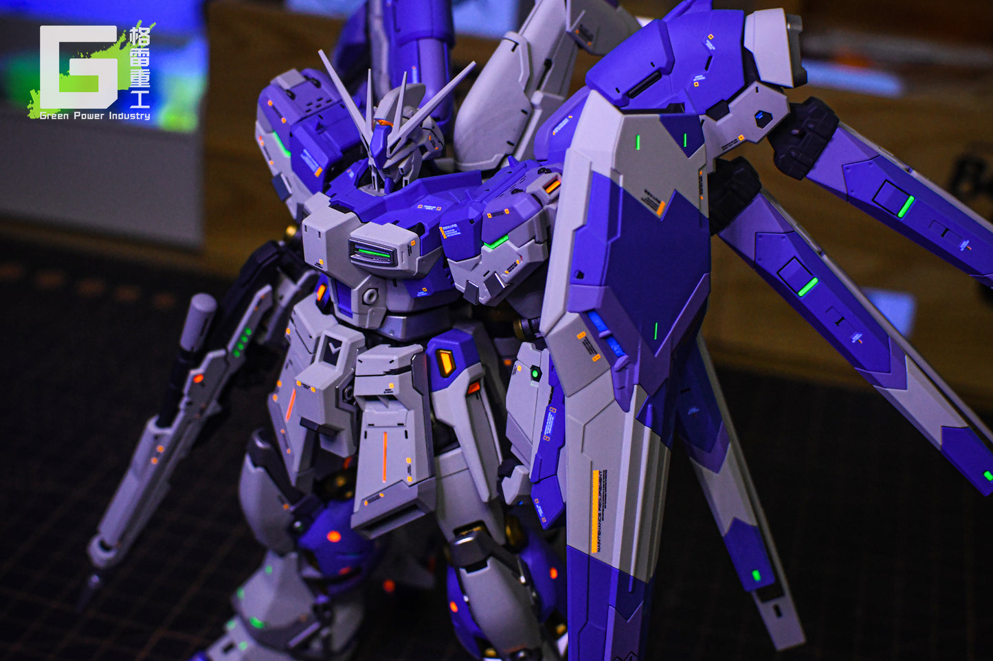BANDAI RG RX-93-V2 HI-V(Nu) GUNDAM