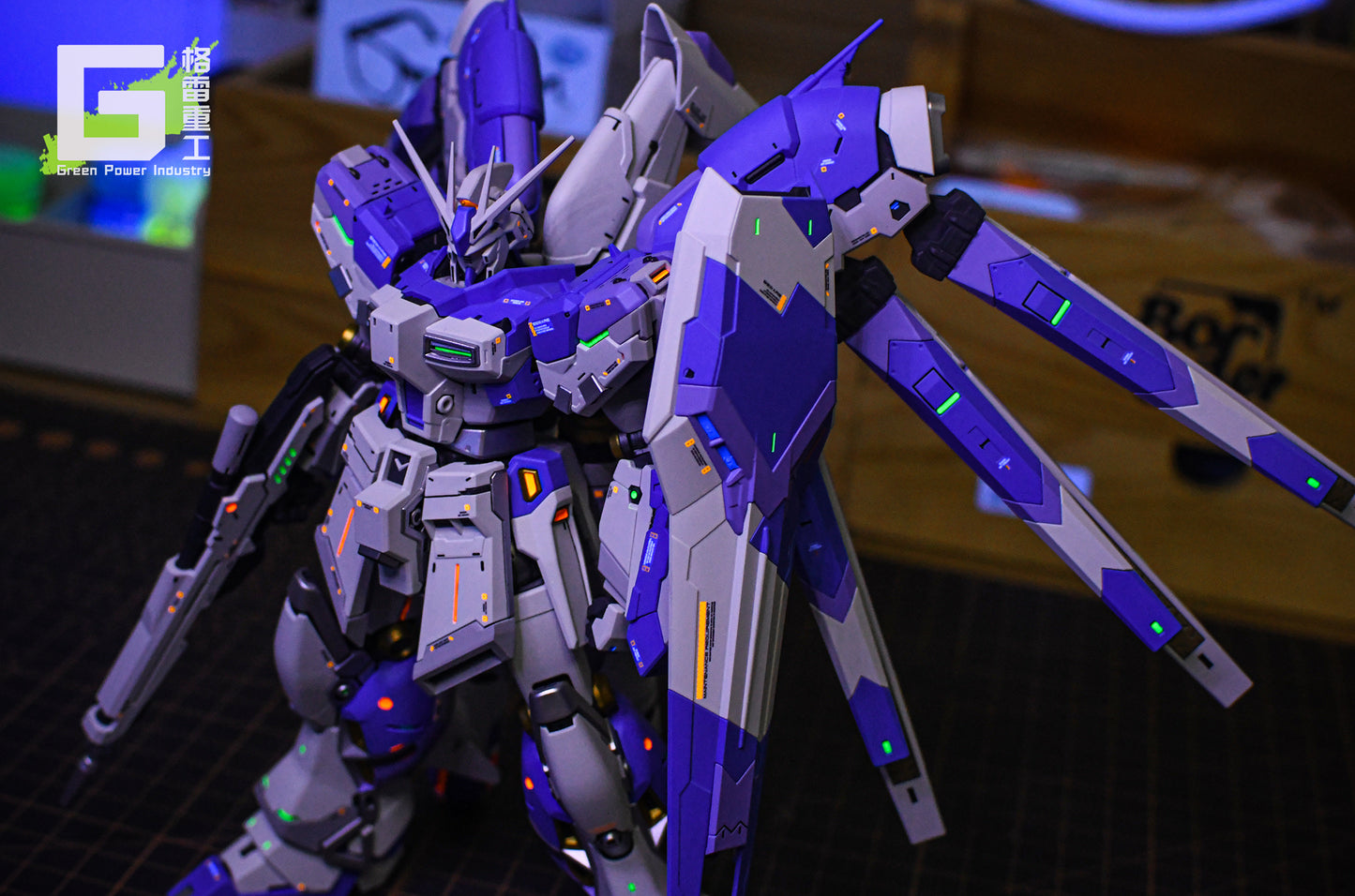 BANDAI RG RX-93-V2 HI-V(Nu) GUNDAM