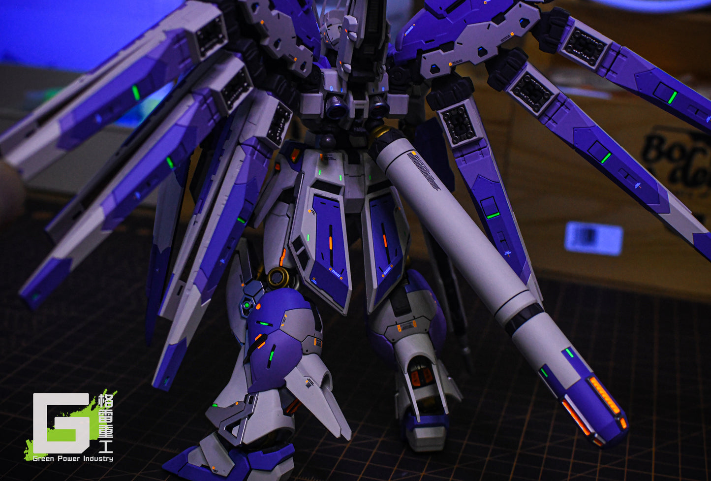 BANDAI RG RX-93-V2 HI-V(Nu) GUNDAM
