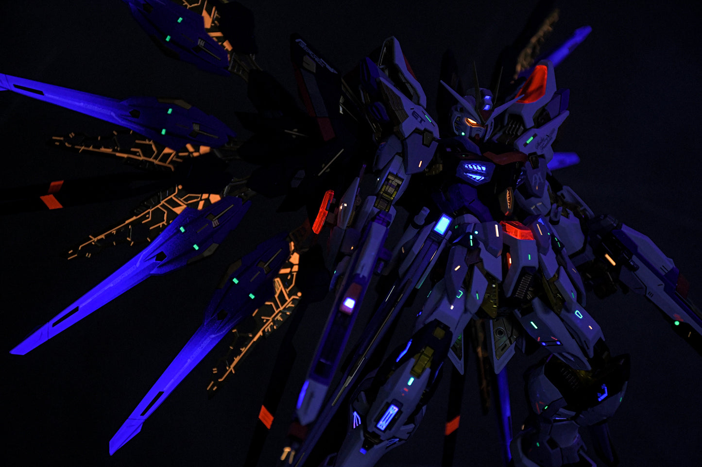BANDAI MGEX ZGMF-X20A STRIKE FREEDOM FLUORESCENCE EFFECT