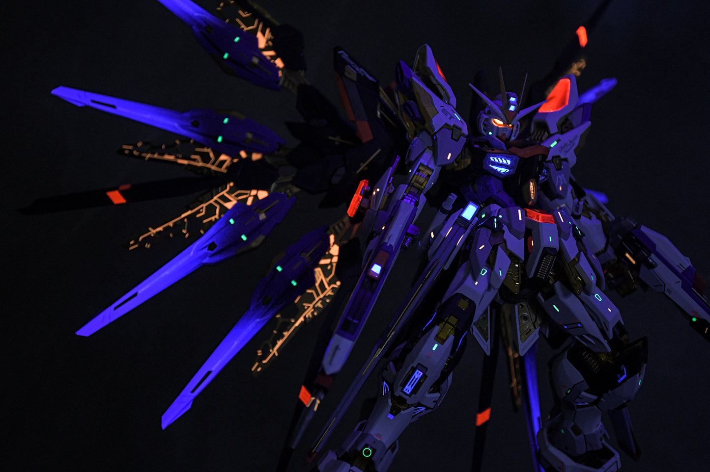 BANDAI MGEX ZGMF-X20A STRIKE FREEDOM FLUORESCENCE EFFECT