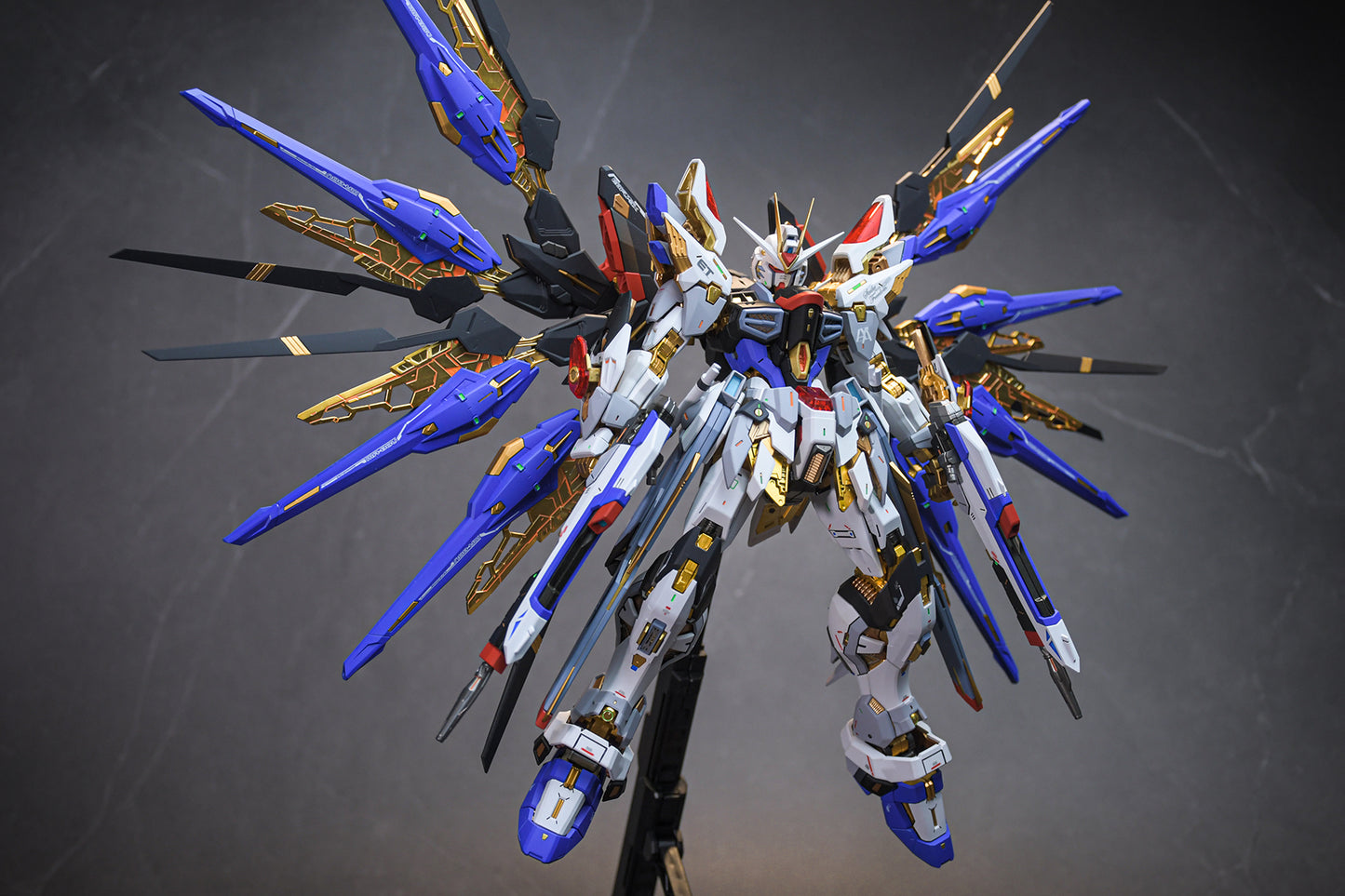 BANDAI MGEX ZGMF-X20A STRIKE FREEDOM FLUORESCENCE EFFECT