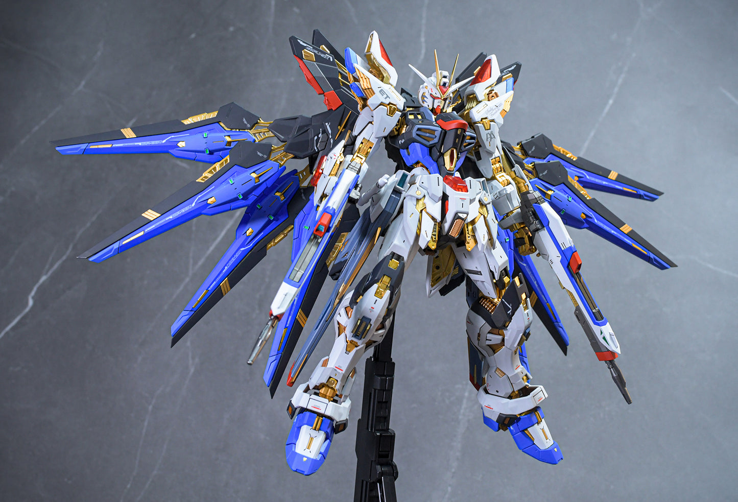 BANDAI MGEX ZGMF-X20A STRIKE FREEDOM