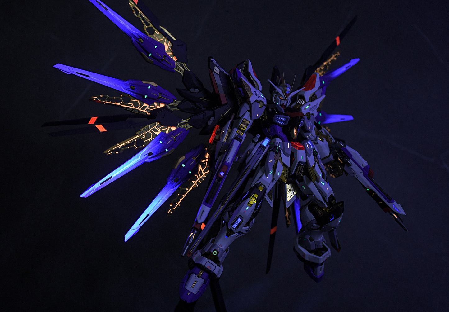 BANDAI MGEX ZGMF-X20A STRIKE FREEDOM FLUORESCENCE EFFECT