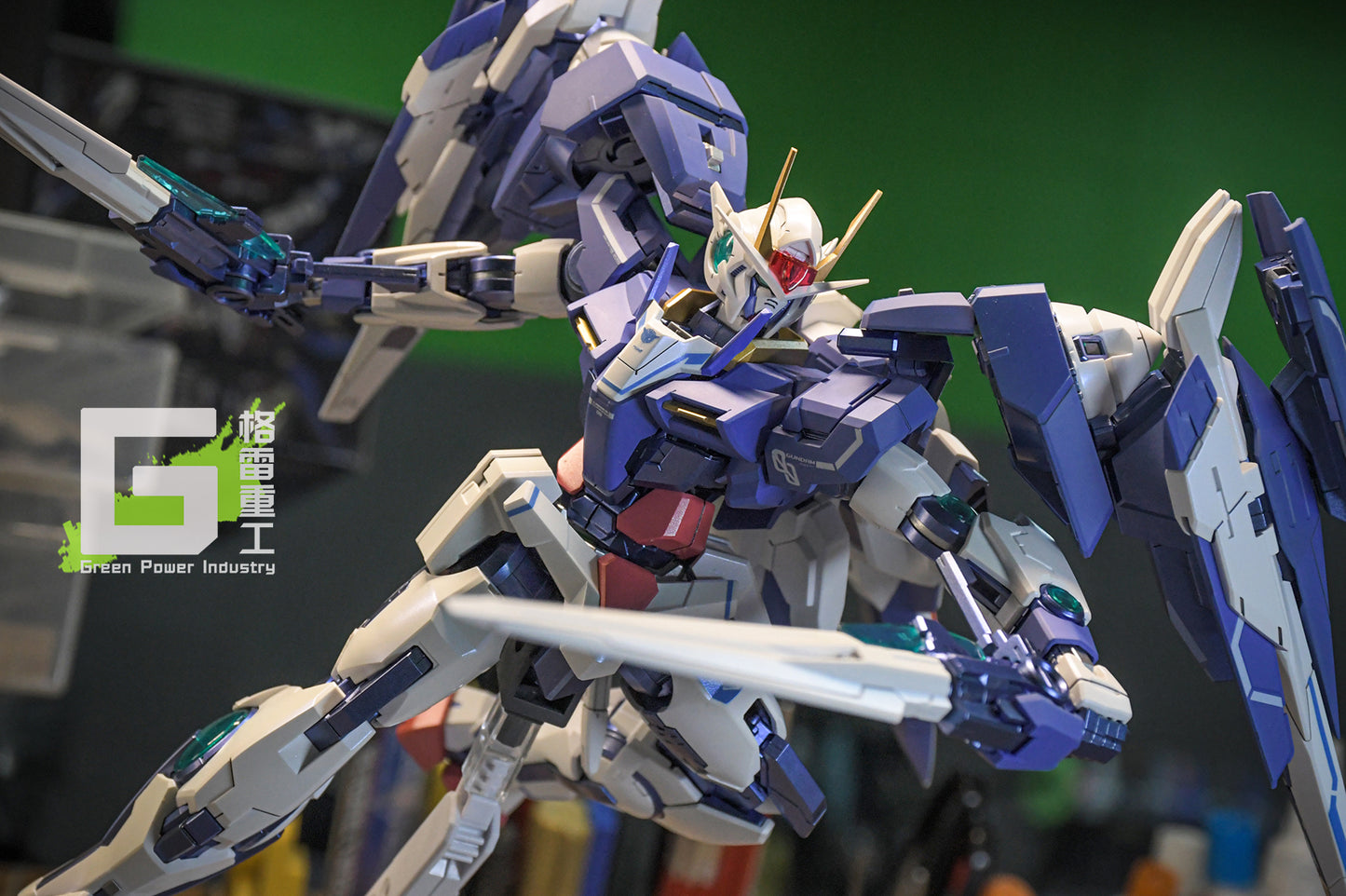 BANDAI MG GN-0000 00RAISER GUNDAM